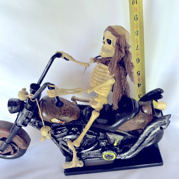 Used Dan-Dee INT'L 2006 Animated Skeleton Reaper Motorcyclist Stand Halloween - Picture 6 of 9